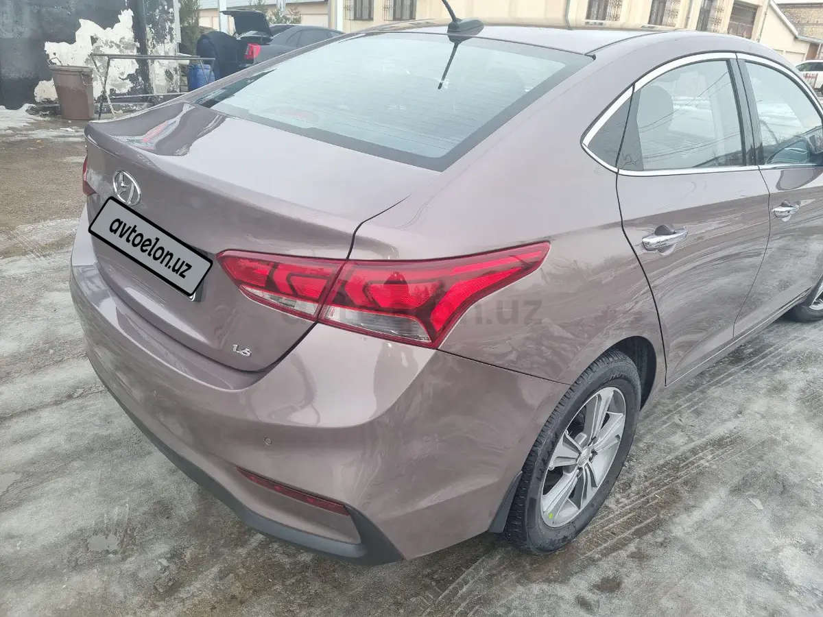 Hyundai Accent — 7