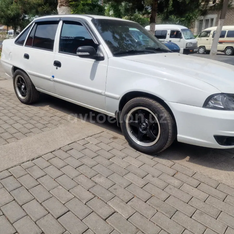 Daewoo Nexia II — 3