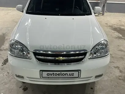 Белый Chevrolet Lacetti, 1 позиция Газ-бензин 2010 года, КПП Механика, в Карши за 9 500 y.e. id5121051