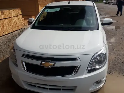 Белый Chevrolet Cobalt, 4 позиция 2024 года, КПП Автомат, в Джизак за 13 500 y.e. id4973638