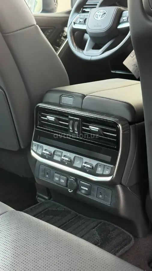 Toyota Land Cruiser — 5