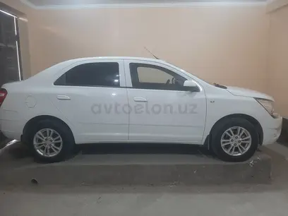 Белый Chevrolet Cobalt, 4 позиция 2021 года, КПП Автомат, в Самарканд за 11 500 y.e. id5176217