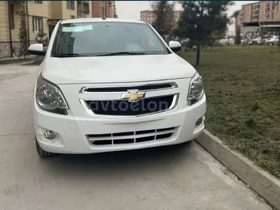 Белый Chevrolet Cobalt, 4 позиция 2024 года, КПП Автомат, в Шурчинский район за 13 650 y.e. id4996512