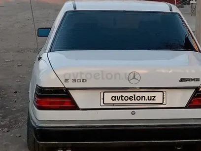 Белый Mercedes-Benz E 230 1988 года, КПП Механика, в Андижан за 4 000 y.e. id4998058