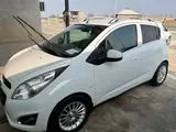 Белый Chevrolet Spark, 4 позиция 2019 года, КПП Автомат, в Джизак за 7 500 y.e. id6385698, Фото №1