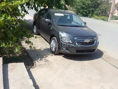 Мокрый асфальт Chevrolet Cobalt 2024 года, КПП Автомат, в Ургенч за ~12 757 y.e. id4990385