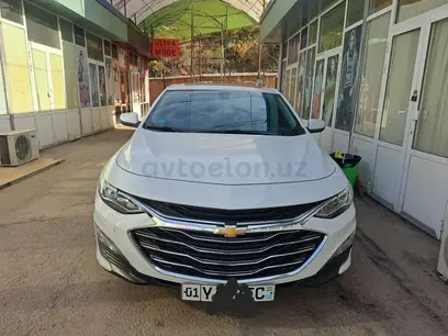 Белый Chevrolet Malibu 2 2020 года, КПП Автомат, в Ташкент за 26 400 y.e. id5183715